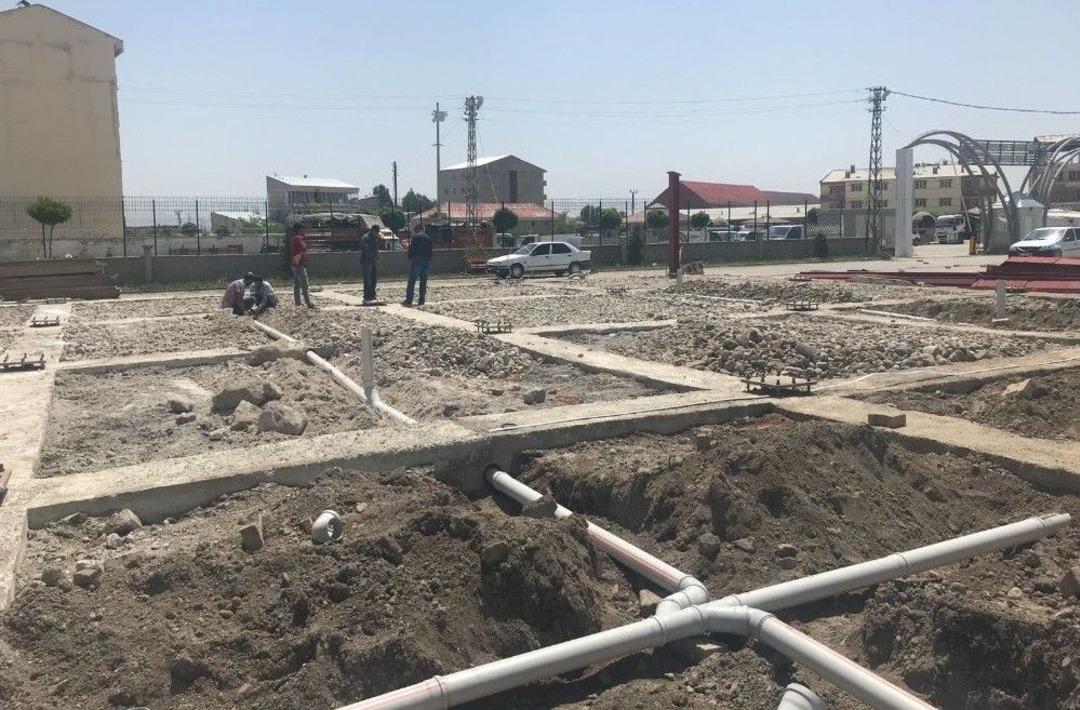 &Ccedil;aldıran İl&ccedil;esine Modern Kapalı Semt Pazarı