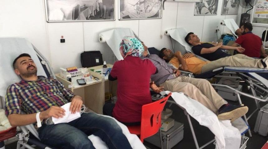 Karlıova&rsquo;da Kızılay&rsquo;a Kan Bağışı
