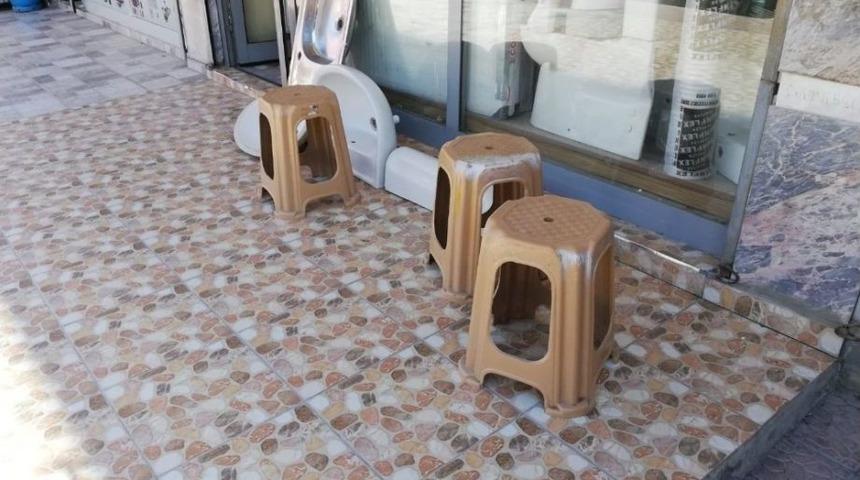 İş Yerinin Önünde Oturan Genç, Fenalaşıp Hayatını Kaybetti