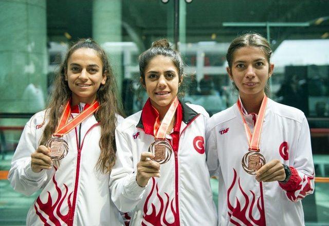 Türkiye’ye Tarihindeki İlk Madalyayı Kazandıran Atletizm Yürüyüş Milli Takımı Yurda Döndü