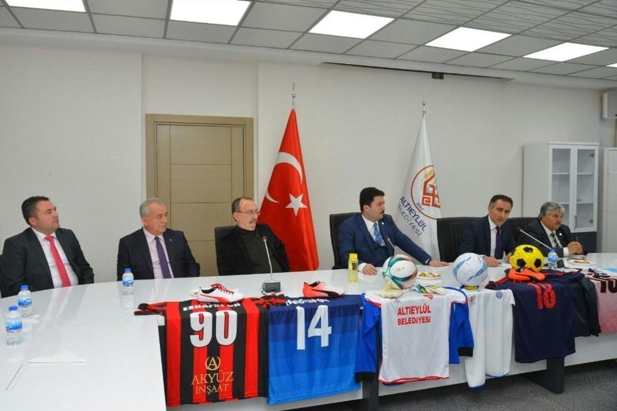 Altıeyl&uuml;l&rsquo;den Amat&ouml;r Kul&uuml;plere Destek