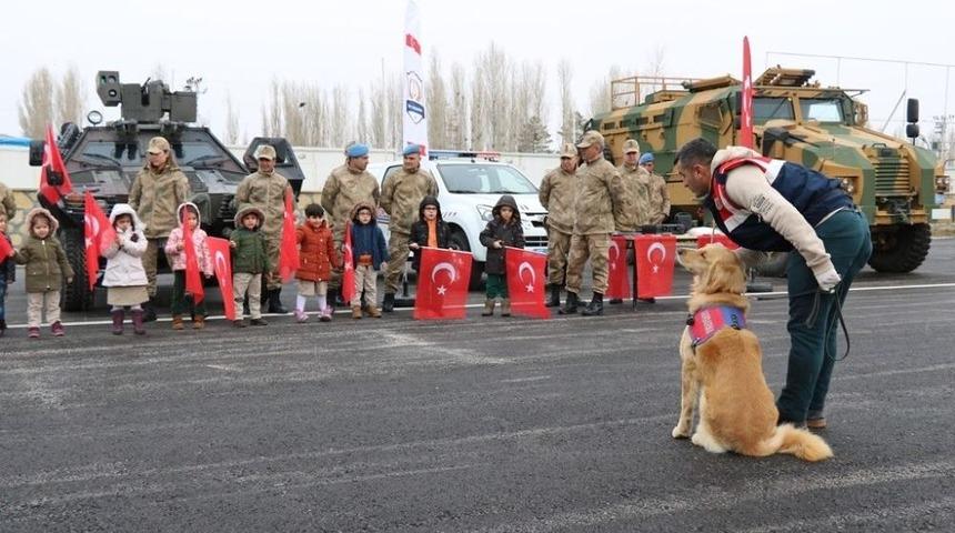 Jandarmanın Misafirleri Minik &Ouml;ğrenciler Oldu