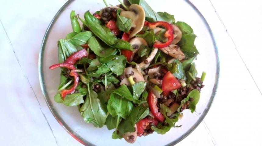 Beluga Mercimekli Mantarlı Kuzu Kulağı Salatası