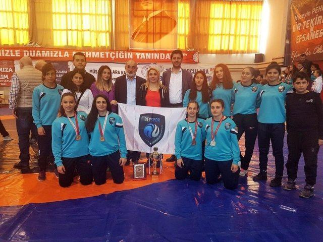 Beyoğlu Belediyesi Spor Kulübü’nden Güreşte Büyük Başarı