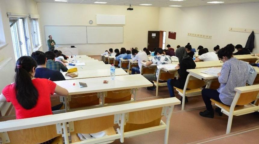 Uluslararası &Ouml;ğrencilerden D&uuml;zce &Uuml;niversitesi&rsquo;ne Yoğun İlgi