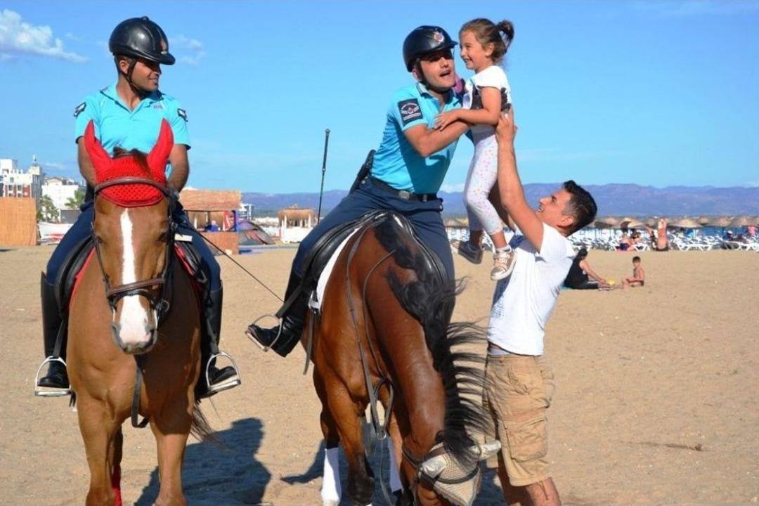 Sarımsaklı Plajlarının G&uuml;venliği Jandarmanın Atlı S&uuml;varilerine Emanet