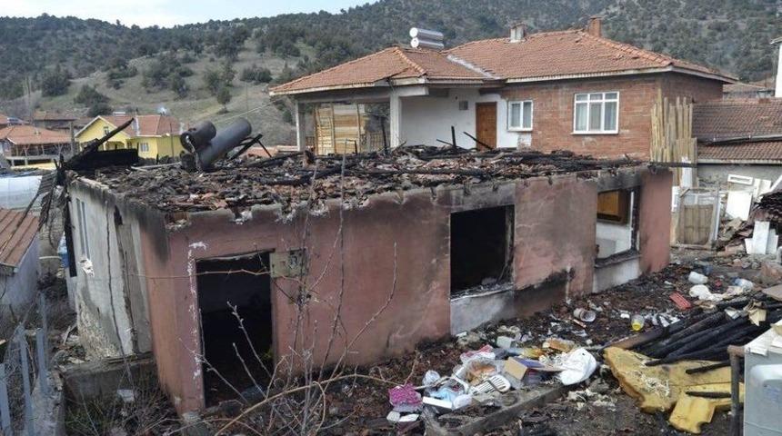 Evleri Yanan Şehit Ailesine Moral Desteği