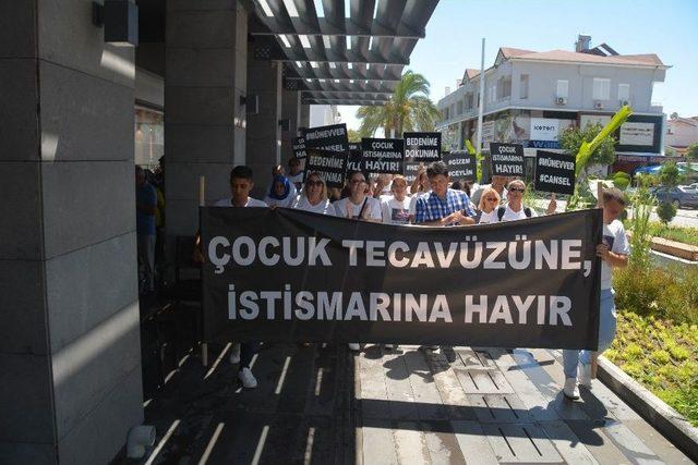 Antalya’da Çocuk İstismarı Protesto Edildi