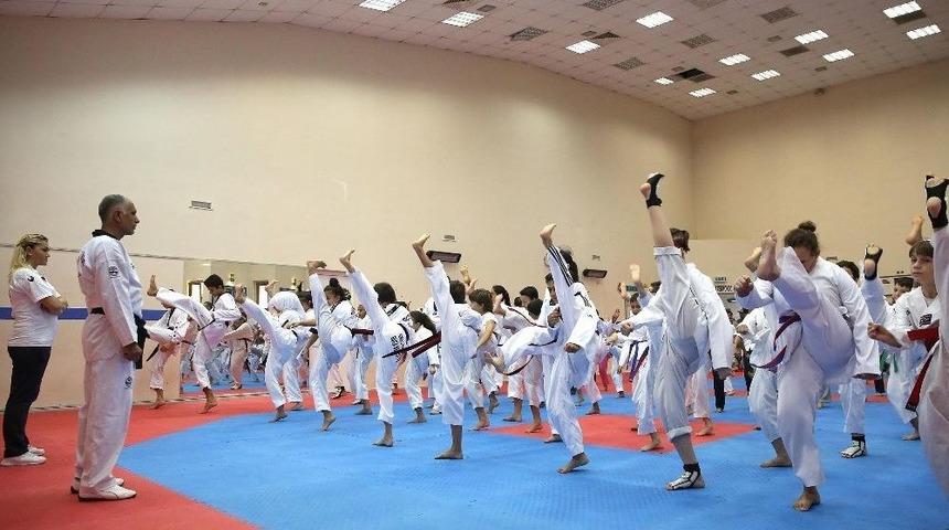 Buca Tekvando Takımının Milli Gururları