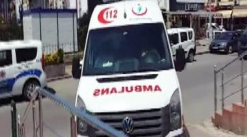 Duruşma &Ccedil;ıkışı Birbirlerine Saldırdılar: 1 Yaralı