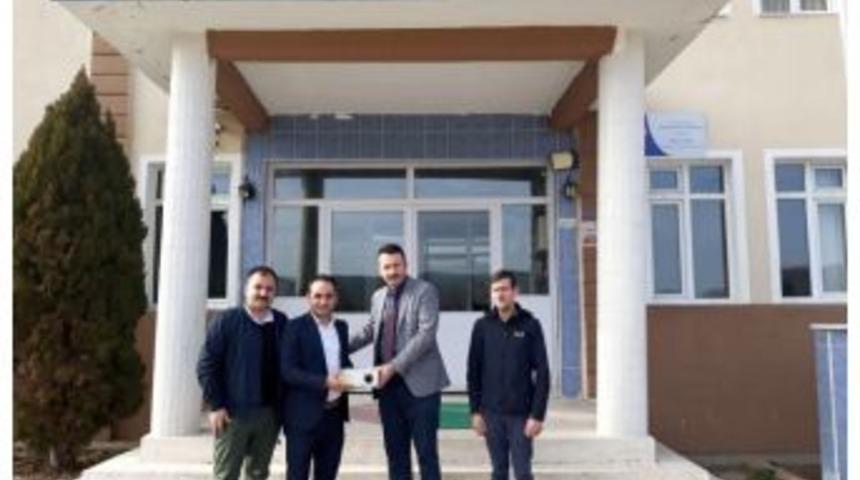 Domani&ccedil; &Uuml;lk&uuml; Ocakları Başkanlığı, Okula Projeksiyon Cihazı Bağışladı