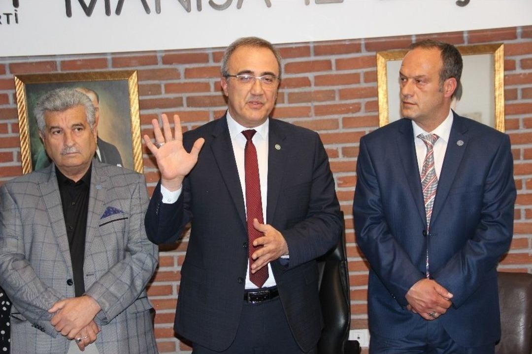 İyi Partili Kara&ccedil;oban Sevgisi Salona Sığmadı