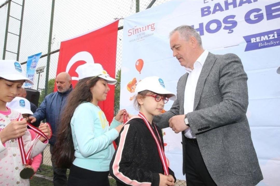 Ey&uuml;psultanlı &Ccedil;ocuklar Bahara "merhaba" Dedi