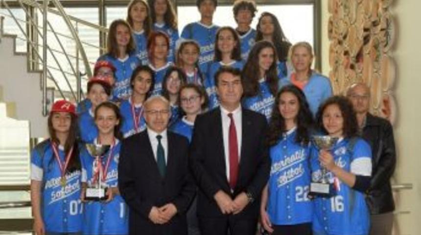 Softbolda Bursa&rsquo;nın Gururu Oldular