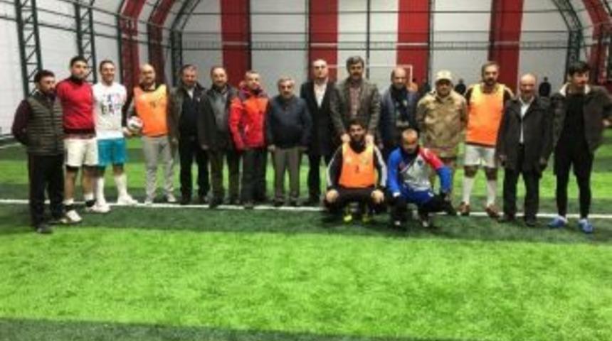 Hanak Kurumlar Arası Futbol Turnuvasının Başlama Vuruşunu Baydar Yaptı