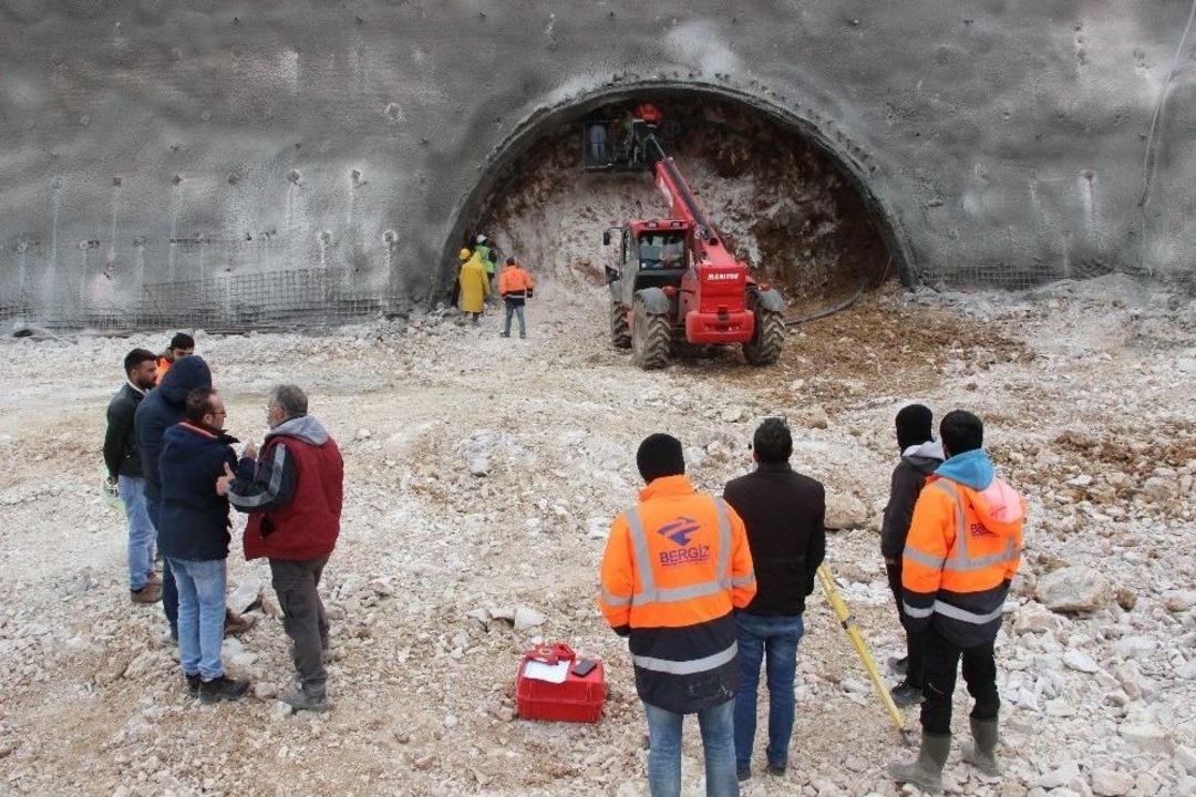 Sertavul Ge&ccedil;idinde Ara&ccedil;lar İ&ccedil;in T&uuml;nel Ve Viyad&uuml;k &Ccedil;alışmaları Başladı