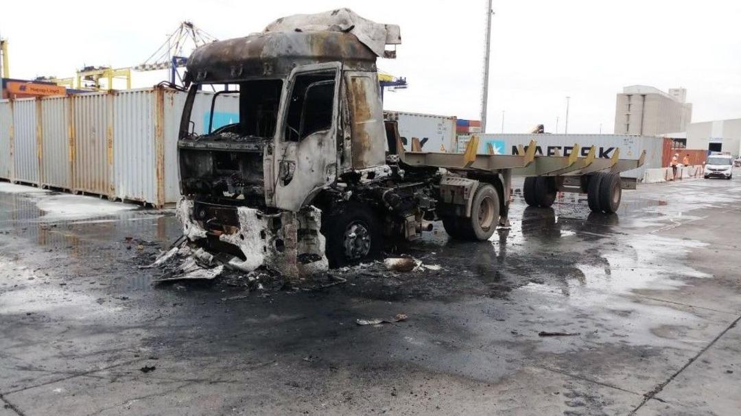 İskenderun Limanı&rsquo;nda Tır Yandı