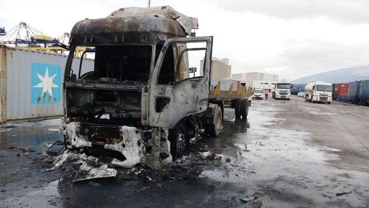 İskenderun Limanı’nda Tır Yandı G4