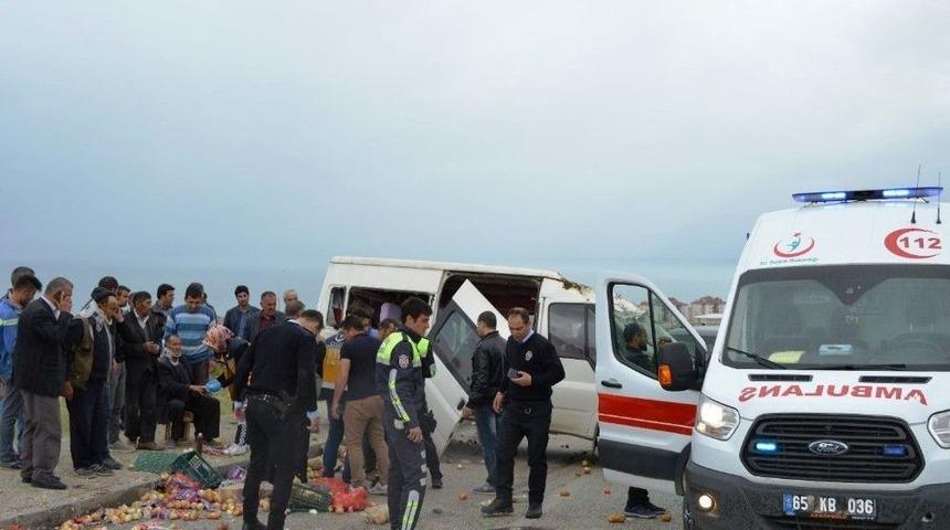 Minib&uuml;s Takla Attı: 5 Yaralı