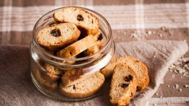 Tarçınlı ve Kuru Üzümlü Ekmek