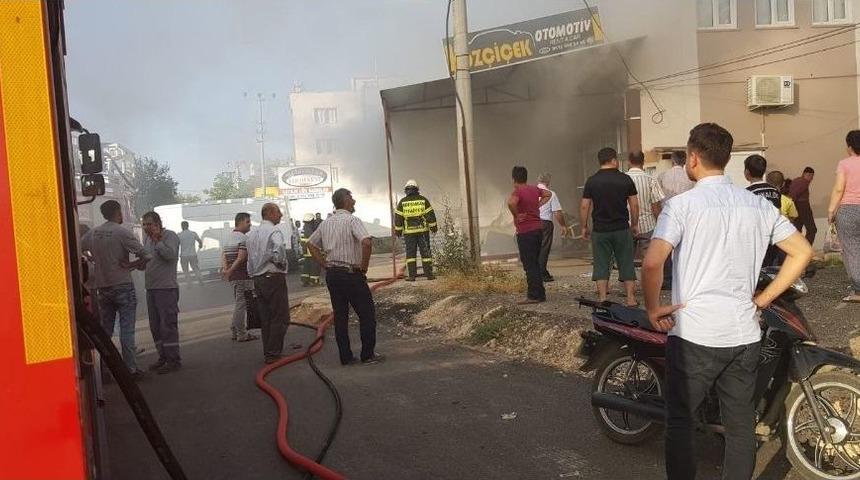 Depoda &Ccedil;ıkan Yangın Korkuttu