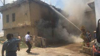 Kerpiç Ev Yangınına Zamanında Müdahale Faciayı Engelledi