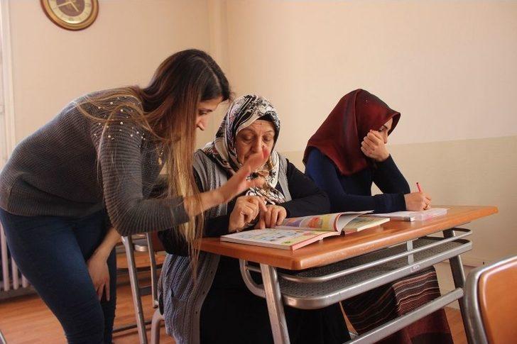 Siverek’te Okuma Yazma Seferberliğine Yoğun İlgi G4