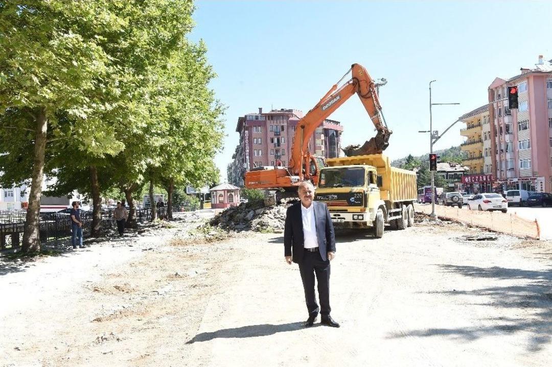 Şehitler Bah&ccedil;esi Revize Peyzaj Projesi &Ccedil;alışmaları Başladı