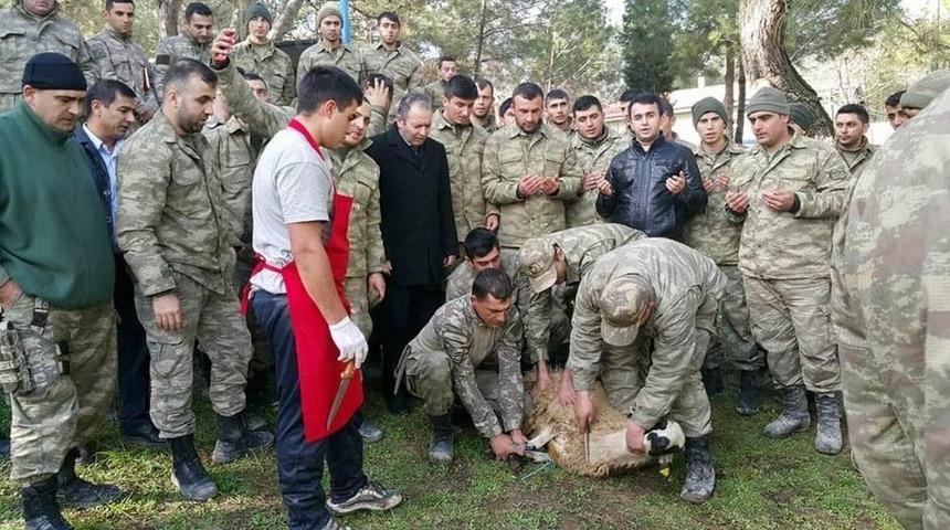 Mehmetçiğe Destek Sürüyor