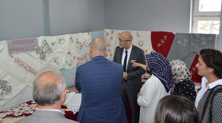 Hayrabolu Halk Eğitim Merkezi&rsquo;nden Yıl Sonu Sergisi