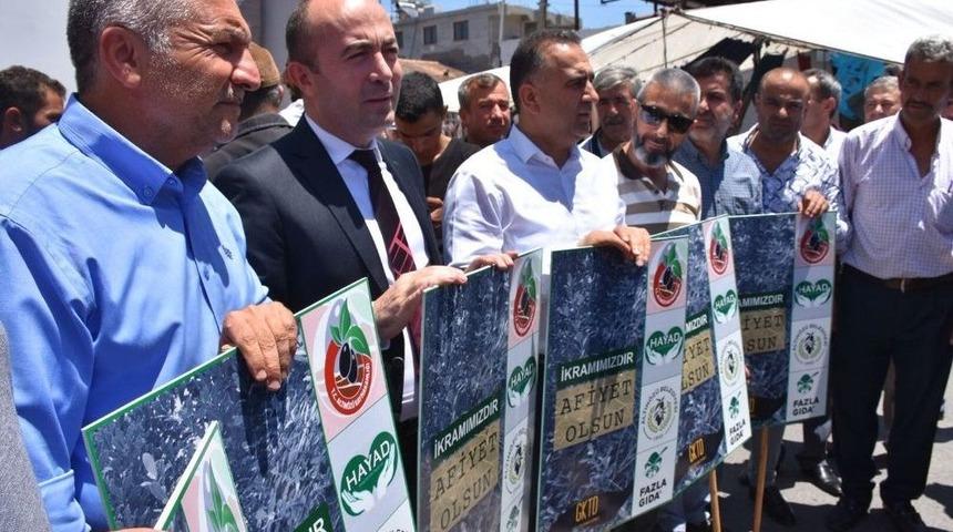 Altın&ouml;z&uuml;&rsquo;nde Vatandaşlara Dondurma Dağıtıldı