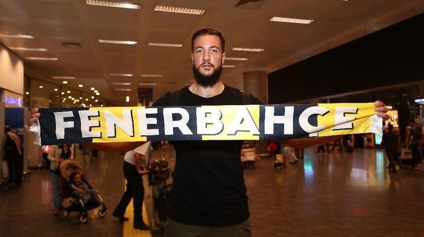 Fenerbah&ccedil;e Doğuş&rsquo;un Yeni Transferi İstanbul&rsquo;a Geldi