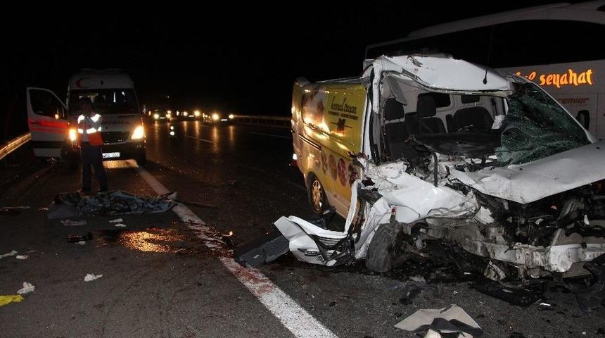 D&uuml;zce Tem Otoyolunda Feci Kaza 1 &Ouml;l&uuml; 1 Yaralı