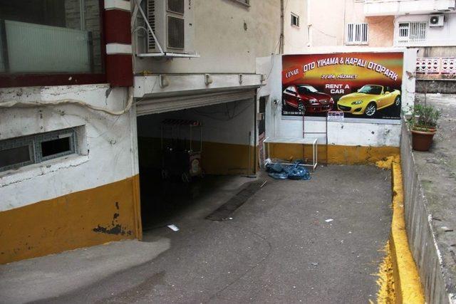 Su Basan Otoparkta Araçlar Mahsur Kaldı