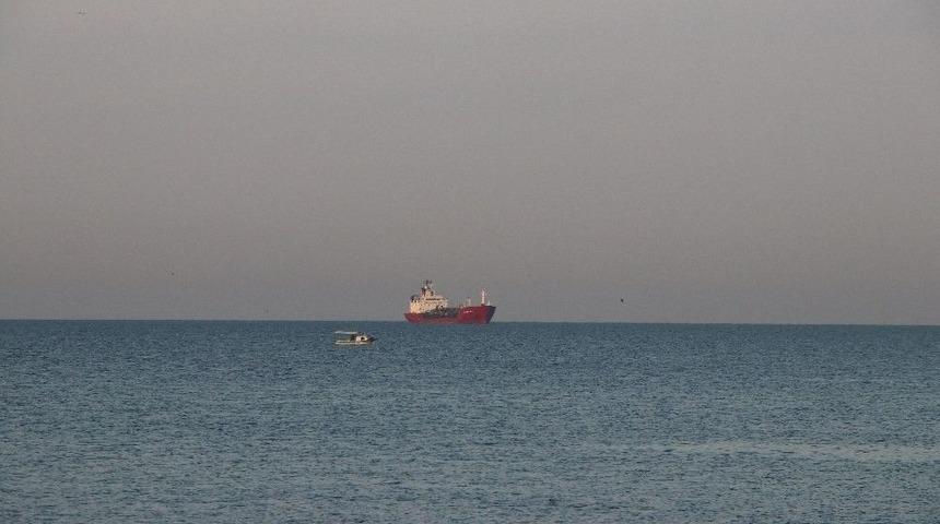 Sivriada A&ccedil;ıklarında Kuru Y&uuml;k Gemisiyle &Ccedil;arpışan Lpg Tankeri K&uuml;&ccedil;&uuml;k&ccedil;ekmece&rsquo;ye Getirildi