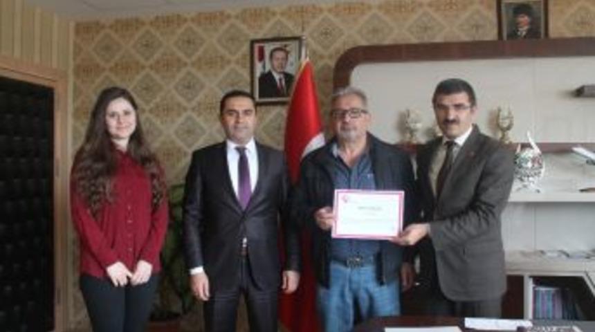 Hayırsever Gurbet&ccedil;i &Ouml;d&uuml;llendirildi