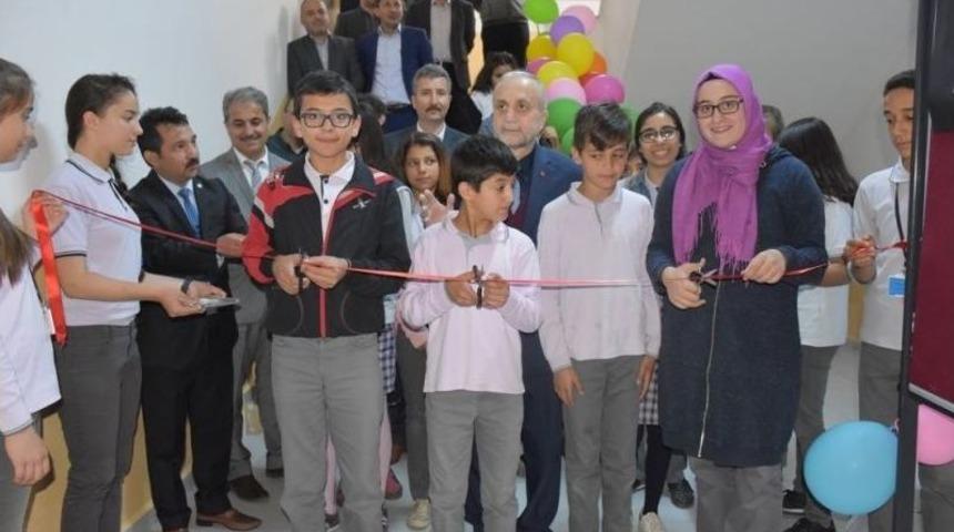 G&ouml;rsel Sanatlar İle Teknoloji Ve Tasarım Sergisi A&ccedil;ıldı