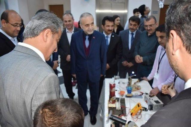 Görsel Sanatlar İle Teknoloji Ve Tasarım Sergisi Açıldı