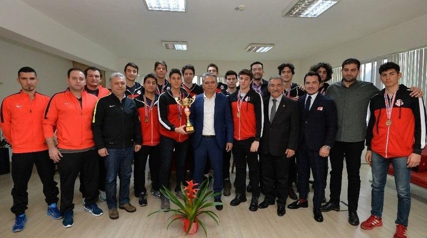 Uysal, Şampiyonları Ağırladı