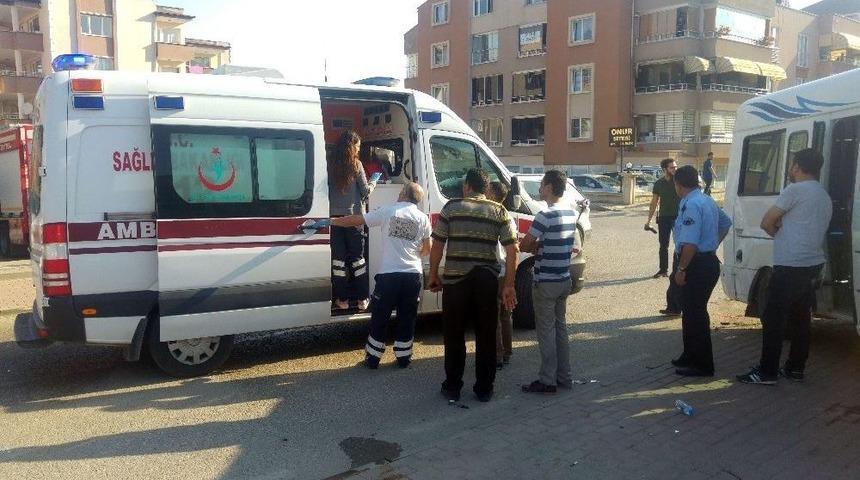 İş&ccedil;i Servisi Kaza Yaptı: 12 Yaralı