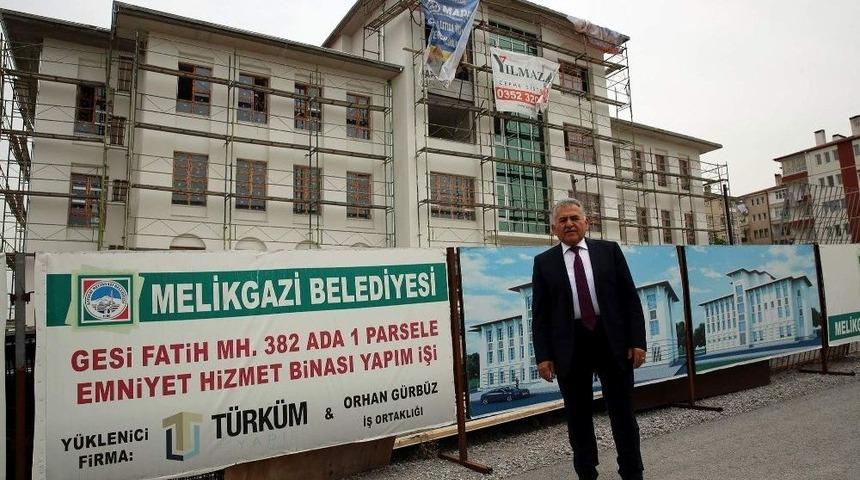 Başkan B&uuml;y&uuml;kkılı&ccedil; Emniyet Binası İnşaatında İncelemelerde Bulundu.