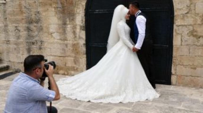 İzmir&rsquo;de Evlenmeler De, Boşanmalar Da Azaldı