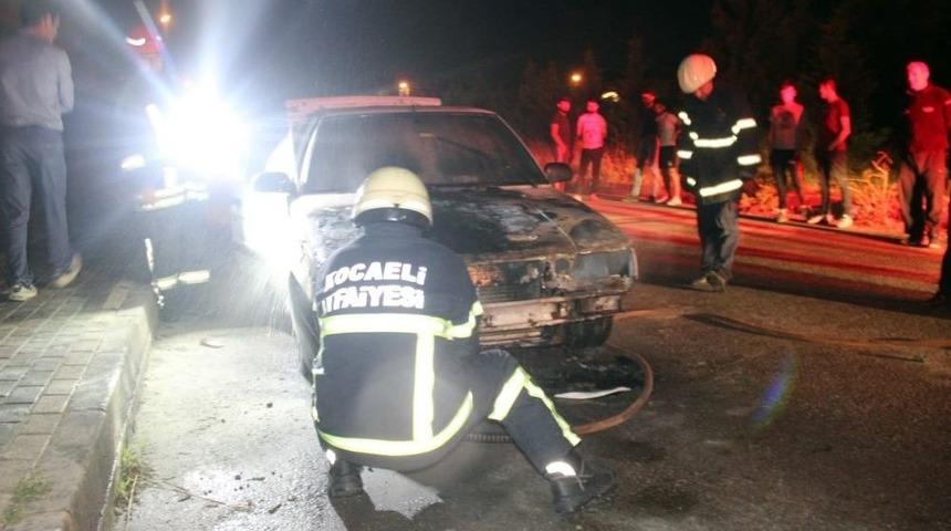 Motor Kısmında Yangın &Ccedil;ıkan Otomobil Kullanılamaz Hale Geldi