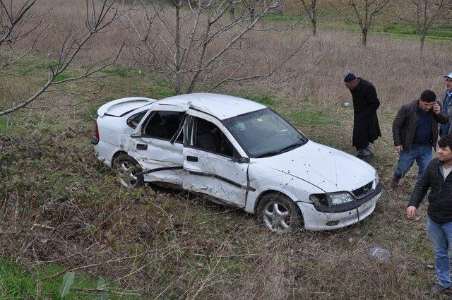 Otomobil Tarlaya Uçtu: 6 Yaralı