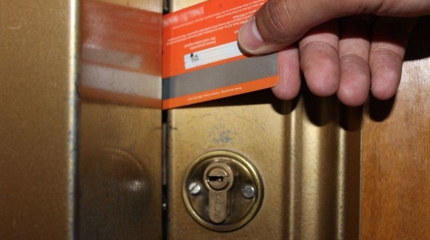 Pet Şişe Ve Kredi Kartları Hırsızlara Anahtar Oluyor