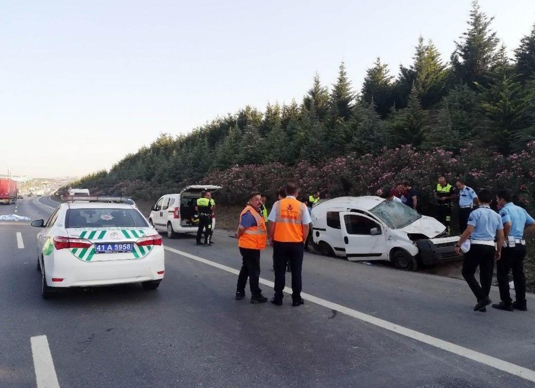 Polisten Ka&ccedil;an Hırsızlar Kaza Yaptı: 1 &Ouml;l&uuml; 1 Yaralı