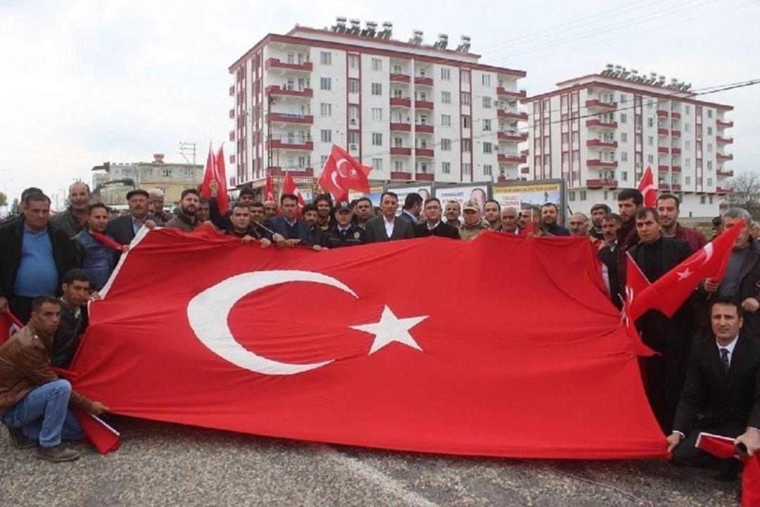 Afrin&rsquo;e Giden Komandolara Sevgi Seli