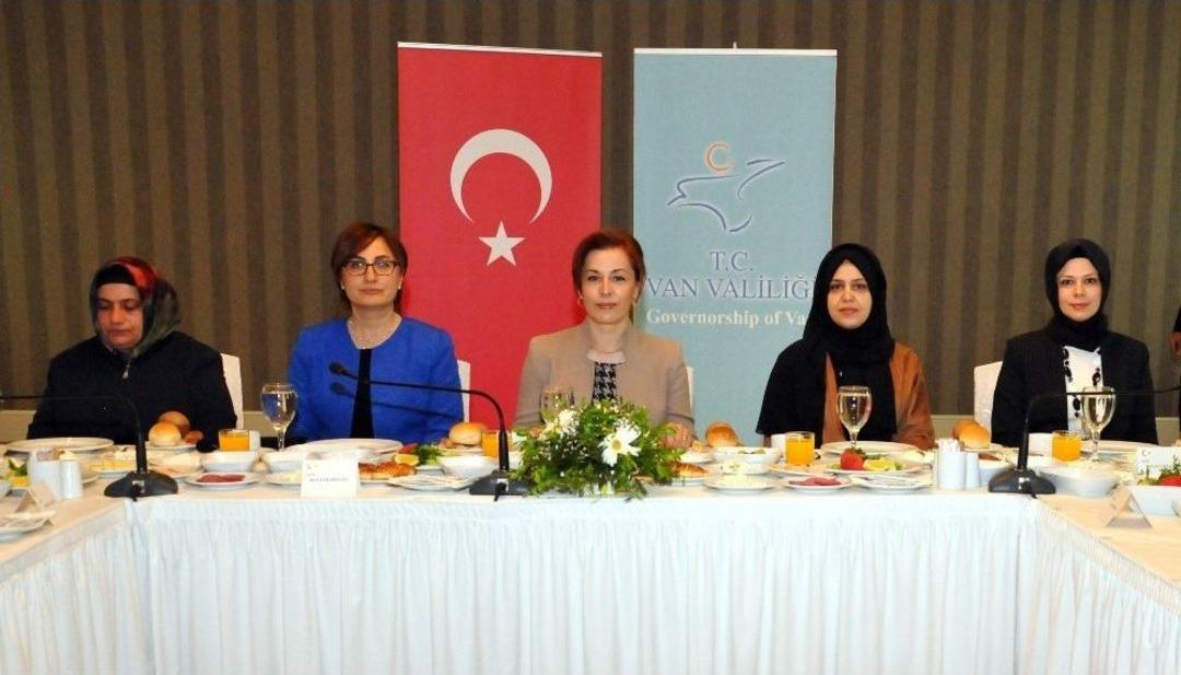 Van&rsquo;da &lsquo;anneler G&uuml;n&uuml;&rsquo; Etkinliği