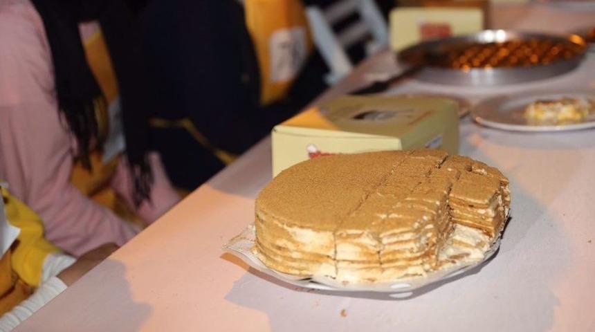 Zeytinburnu’nda Türk Ve Dünya Mutfağı Yarıştı