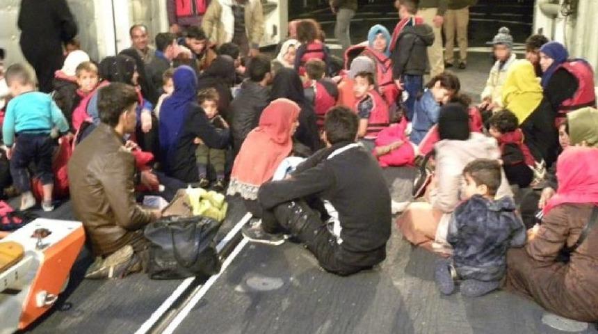 İzmir&rsquo;de Lastik Botlarda 103 Suriyeli G&ouml;&ccedil;men Yakalandı